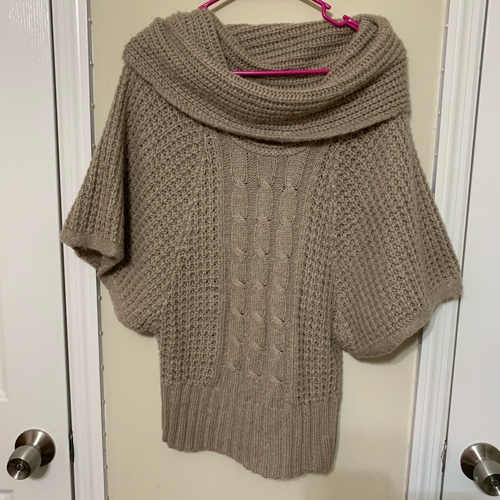 Great sweater- soft cowl neck short sleeve sweater- size Medium